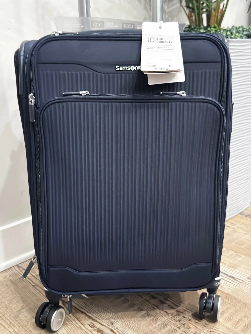 Samsonite Deep Navy Spinner Carry-On Silhouette 18 Softside Suitcase travel bag